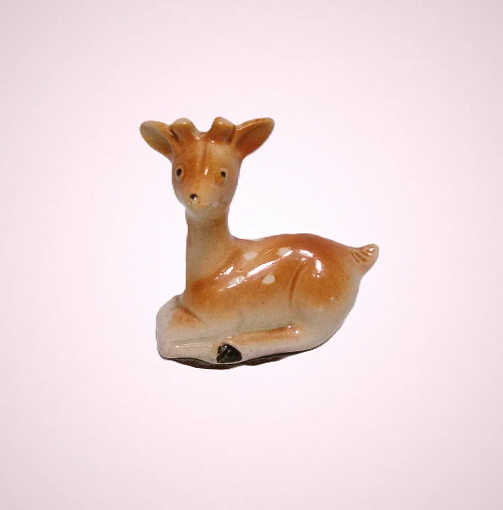 Adorable MCM Vintage Small Reclining Deer Fawn Ceramic Figurine, Occ. Japan [BH]