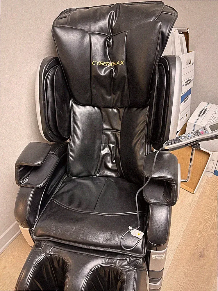 MASSAGE CHAIR - FUJIIRYOKI CYBER