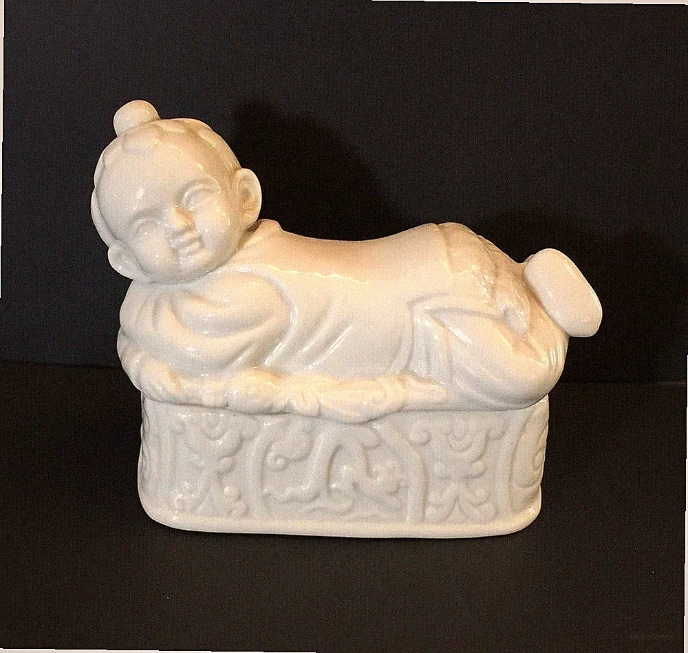 Vtg Mann Asian Keepsake Stash Trinket Box Dish 5.5" Child on Pillow Chaise Japan